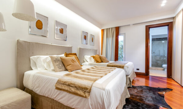 SINATRAS HOUSE_43