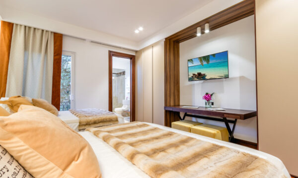 SINATRAS HOUSE_44