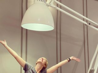 #belenhorasdeluz
Iluminada y agradecida por las cosas que el universo me permite hacer. Por la gente que pone en tu camino y por las experiencias que te da. Gracias @penelopisima , @kittymurilloa , @francisco.elias.carrillo  @guillermotiradogonzalez por cruzaros en mi camino, parece que nos conociéramos de antes.
He pasado un par de días increíbles en el @festival_de_interiorismo  y @porcelanosa donde poder compartir mi experiencia profesional, mi trabajo, mi vida que es el interiorismo siendo arquitecta de Emociones y Creadora de sueños.
.
.
.XoXo Belén Horasdeluz
Www.hdl-studio.com
#designinginthejungle🐒.
.
#hdlstudio #byhorasdeluz #designerslife
#happyhomestyle #creatingbeautifulspaces #junglechicstyle #arquitecturaemocional
#interiorexperiences #happydesign #makingspaces #emotionaldesign #neurodesign